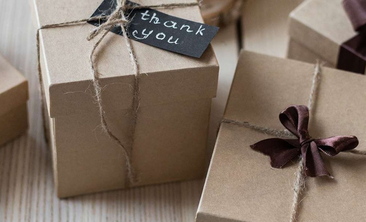 Wedding party gifts saying thank you. Photo by Monstera on Pexels